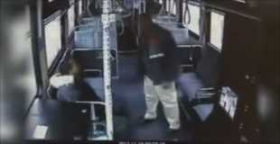 【動画】バスの運転手が乗客をボコボコにする映像がやりすぎ