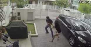 【動画】強盗に襲われた女性が反撃に膝蹴り！