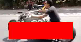 【動画】この男が乗るバイク普通じゃない！