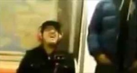 【動画】電車の中でヘッドフォンの音漏れが酷い人への対応がすごい
