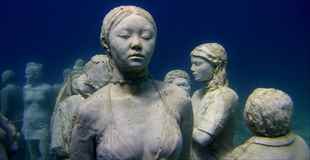 【画像】西インド諸島の海中にある彫刻美術館が美しい