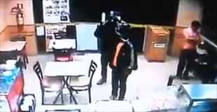 【動画】ブラジルで捉えた強盗犯を射殺する店員