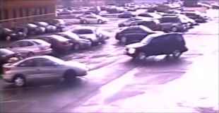 【動画】駐車場がトルネードに巻き込まれるまで