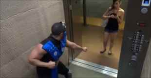 【動画】エレベーターの中で突然殴りかかってくるドッキリ