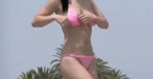 【エロ注意】ビーチで撮影されたTバックビキニ巨乳美女のポロリｗｗｗ