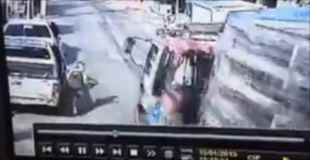 【動画】非常に不運な子供がトラックに轢かれる