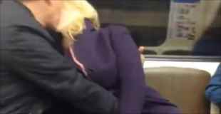 【動画】電車内で女が手マンでイカされてるんだけど・・・