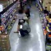 【防犯カメラ】スーパーで女性のスカートの中身を携帯電話で盗撮する男。