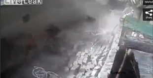 【防犯カメラ】10月26日に発生したアフガン・パキスタン地震の映像。