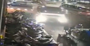 【衝撃映像】一瞬で金属サンドイッチに…　酔っ払いドライバーが起こした大事故の動画…