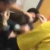 【動画】学生のケンカを仲裁していた警官が学生をタコ殴りに…。