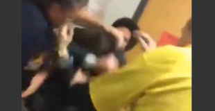 【動画】学生のケンカを仲裁していた警官が学生をタコ殴りに…。