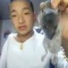 【閲覧注意】ネズミを頭から丸かじりし、スナックのような音を出しながら食べる中国人。