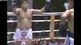 【衝撃動画】打たれ強さもさることながら審判殴られまくりなキックボクシングの試合動画ｗｗｗ