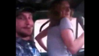 【動画】トラックの運転席で運転しながらセックスしてるんだけどｗｗｗｗｗ※エロ注意