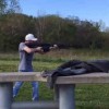 【衝撃動画】超どデカいライフルを発砲する男性。