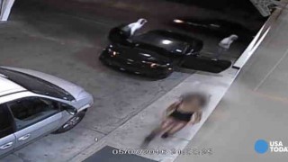 【動画】自動車泥棒に必死に抵抗するミニスカ女性…。