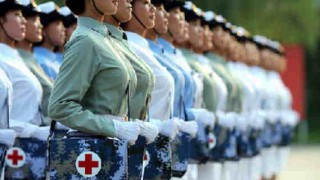 【パイスラ注意】中国軍医療チームの看護婦の胸を強調したパイスラにしか目がいかないｗｗｗ※画像9枚