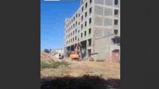 【衝撃動画】ビル解体現場で作業中に突然、ビルが崩れ落ち全壊する…。