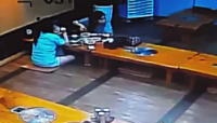 ワロタ。どういう状況だよなんでだよｗｗｗ韓国のレストランを襲ったイノシシの映像。