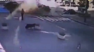 【動画】ウクライナのジャーナリストが路上で爆死する瞬間…。