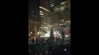 【衝撃動画】ニューヨークのコロンバスサークルで『ジャスティン・ビーバー』がポケモンGOで遊んでるｗｗｗ