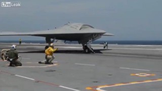 【動画】ステルス無人戦闘攻撃機『X-47B』の離陸と着陸、飛行中を撮影した動画。