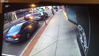 【動画】もの凄いスピードで壁に激突して自殺を図ったドライバー。