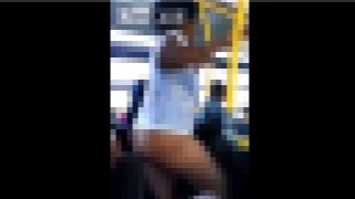 【動画】ブチ切れて路線バス内で下半身裸になる女性。