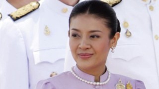 【露出】タイ皇太子妃がオッパイ丸出し＆Tバックでパーティーに出席する衝撃映像…