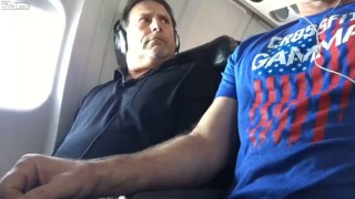【動画】飛行機内にて肘掛の奪還に成功した瞬間の動画ｗｗｗｗｗ