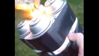 【動画】塗料のスプレー缶4本を束ねた爆弾がけっこうな威力な件。