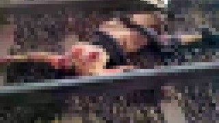 【エログロ画像】白人女性がインドネシアで電車に飛び込み自殺した事件現場の裸の死体画像！！※閲覧注意※