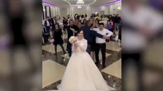 【動画】ブーケトスでケンカ勃発ｗロシアでの結婚式を撮影した動画。