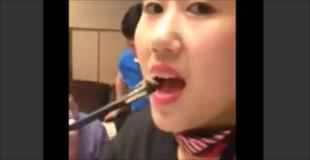 【動画】サソリを生きたまま食べる中国の女性