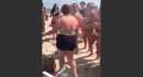 【ポロリ注意】ビーチで女性同士で大乱闘になってるケンカ動画で予想通りのポロリｗｗｗ